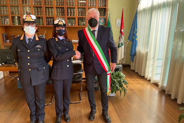 Baronissi, giuramento della nuova agente della Polizia Locale assunta con il progetto della Regione