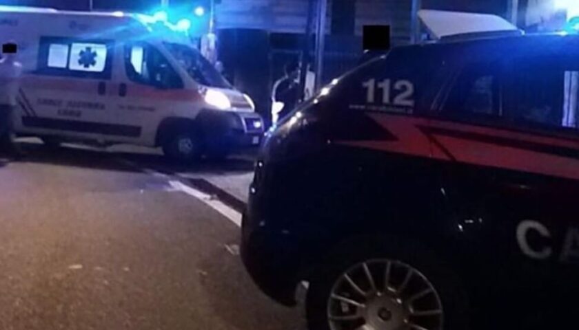 Auto in autostrada a San Mango Piemonte si schianta e poi si ribalta