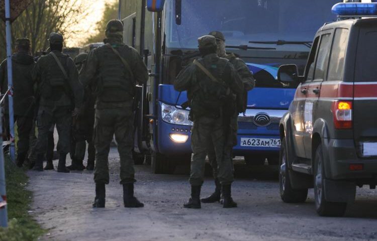 Ucraina, evacuati oltre 260 soldati dall’acciaieria Azovstal di Mariupol