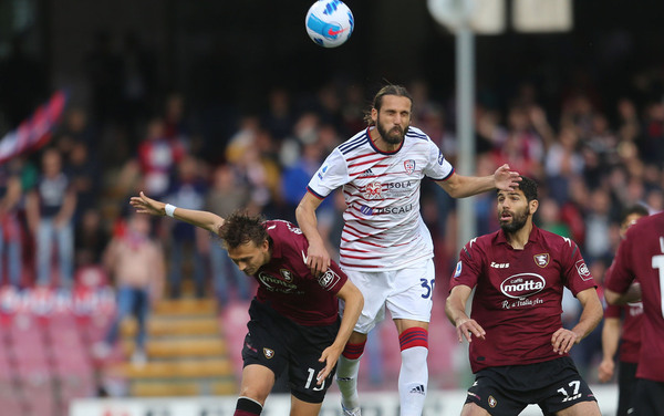 Salernitana beffata nel finale dal Cagliari