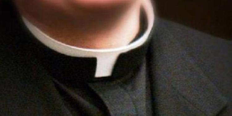 Prete condannato a 8 anni per abusi sessuali, “Rassegnato ma rivendico la mia innocenza”