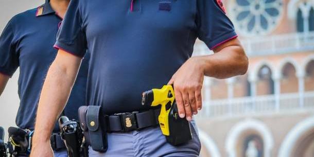 Sicurezza, da oggi anche a Salerno forze dell’ordine dotate di Taser