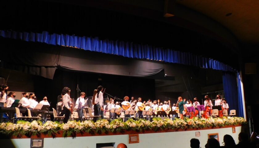 Pagani: standing ovation per il gala di fine anno della Scuola Secondaria “Criscuolo”