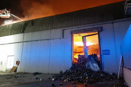 Pagani, amianto nei campioni di materiale prelevato dopo l’incendio in via Filettine