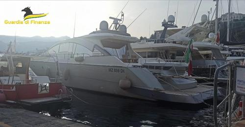 Evasione fiscale, sequestrato yacht di un avvocato a Sorrento