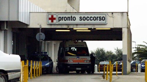 Salerno, malore mentre guida: automobilista soccorso dalla polizia