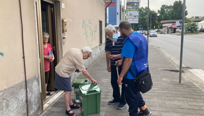 Salerno,  rapina a un facilitatore di Salerno Pulita. Malore per una collega. Parte la denuncia