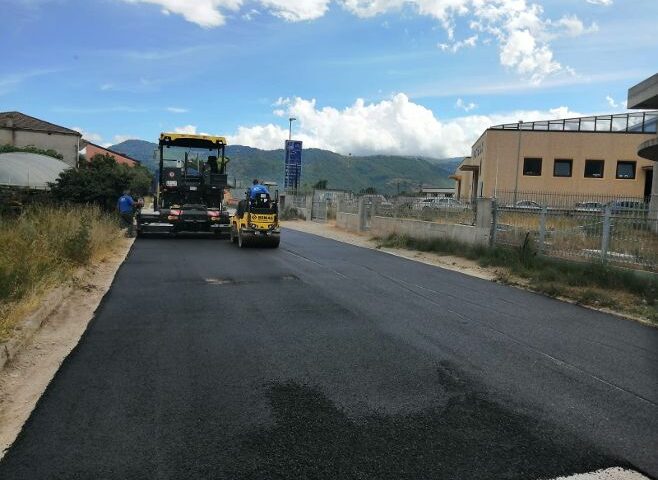 SASSANO: NUOVE ASFALTATURE PER DIVERSE STRADE COMUNALI