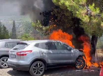 Nocera Inferiore, a fuoco auto di un poliziotto in vacanza in Calabria