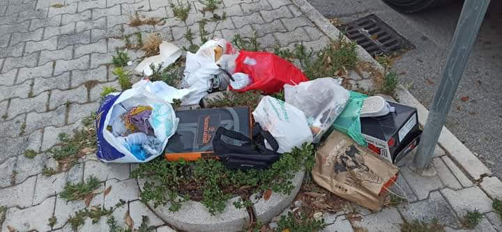 Violazione raccolta differenziata, Salerno Pulita: in arrivo multe per i condomini