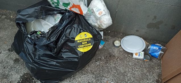 ADESIVI “MATERIALE NON CONFORME”, AL VIA A SALERNO NUOVA CAMPAGNA DI SENSIBILIZZAZIONE