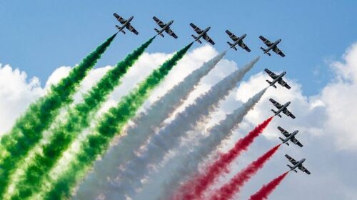Salerno, il 27 settembre arrivano le frecce tricolori Salerno, il 27 settembre arrivano le frecce tricolori