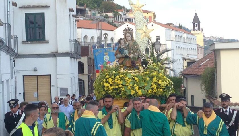 Salerno: al via i festeggiamenti per Sant’Anna a Canalone, via De Renzi e via Sorgente con l’alzata del Panno