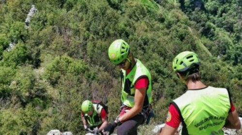 Turista americano precipita per 15 metri al Sentiero degli Dei, soccorso dal Cnsas