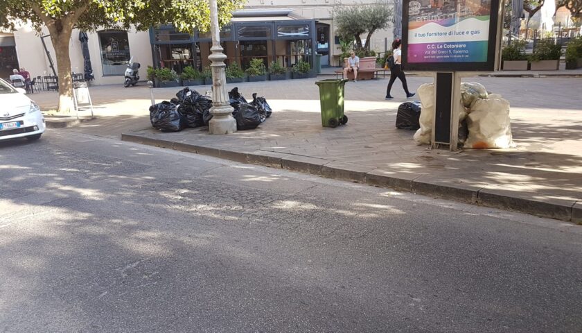 Sacchetto selvaggio a Salerno: ancora multe ai locali della movida