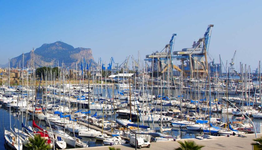 Traghetto da Salerno a Palermo bloccato per inagibilità bagni. Esposto in procura