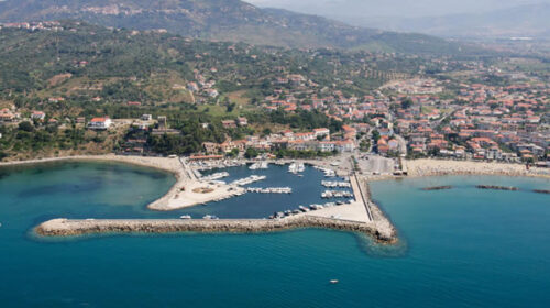 Gusto Italia a Marina di Casal velino tra musica, tipici, artigianato e sculture di sabbia