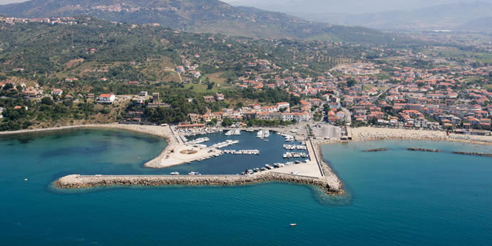 Rischia di annegare, scafatese salvata a Casal Velino