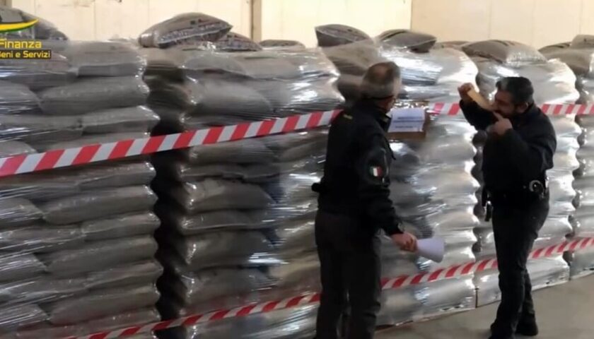 Oltre 5 mila tonnellate di pellet da riscaldamento contraffatte, sequestri e denunce anche nel salernitano