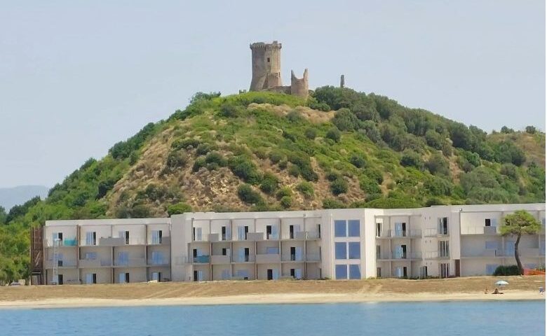 Resort di lusso della Curia a Velia, aperto e sold out. “Tutto in regola con i permessi”