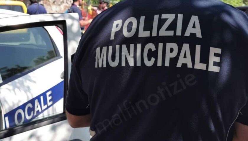 Agente polizia municipale investita e ferita a Salerno. I sindacati: più sicurezza
