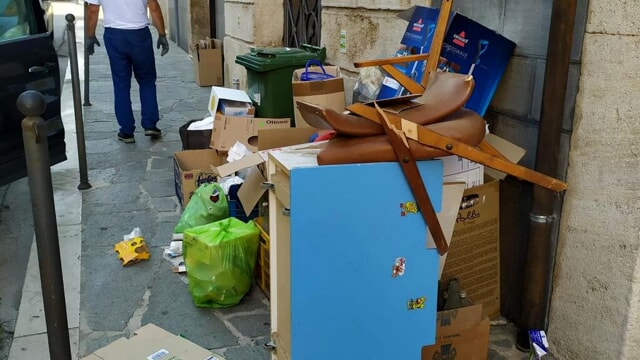 Discarica di rifiuti, ad Eboli multato condominio