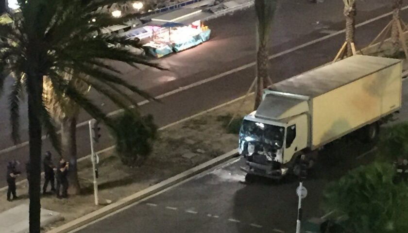 Il 14 luglio del 2016 un camion piomba sulla folla a Nizza: 85 morti e 200 feriti