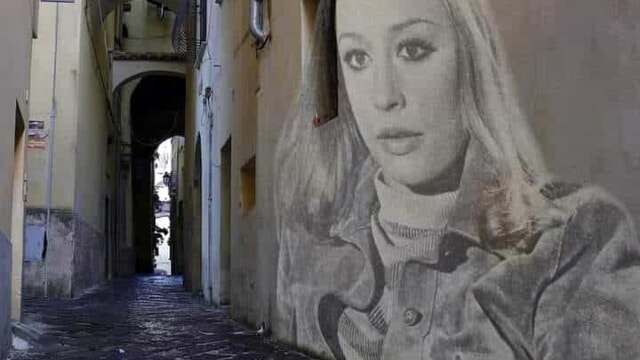 Salerno, l’omaggio a Raffaella Carrà con un murales