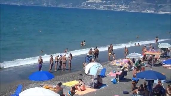 Salerno, incivili sulla spiaggia di via Ligea danneggiato doccia riservata ai disabili