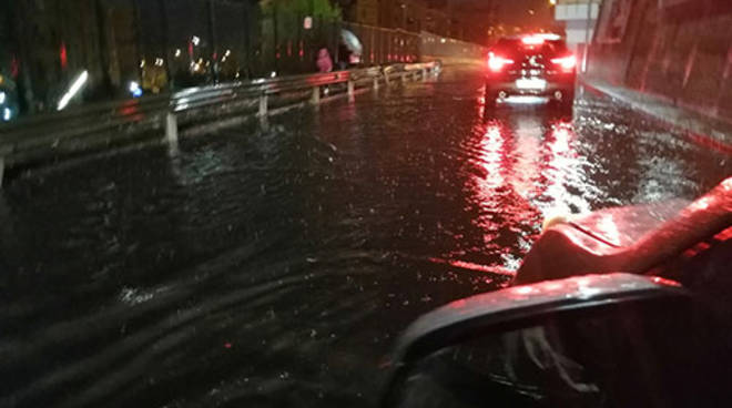 MALTEMPO: A SALERNO CHIUSURA PARCHI, GIARDINI, CIMITERO, IMPIANTI SPORTIVI ALL’APERTO