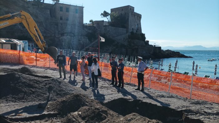 Maiori, abbattuto ad Erchie il lido Adriana