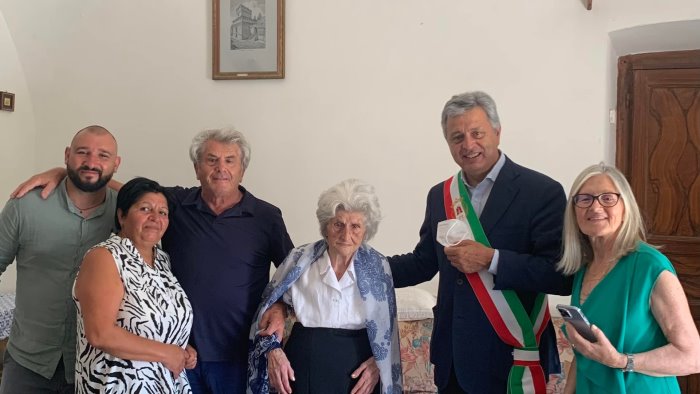 Castellabate in festa per i 101 anni di nonna Filomena