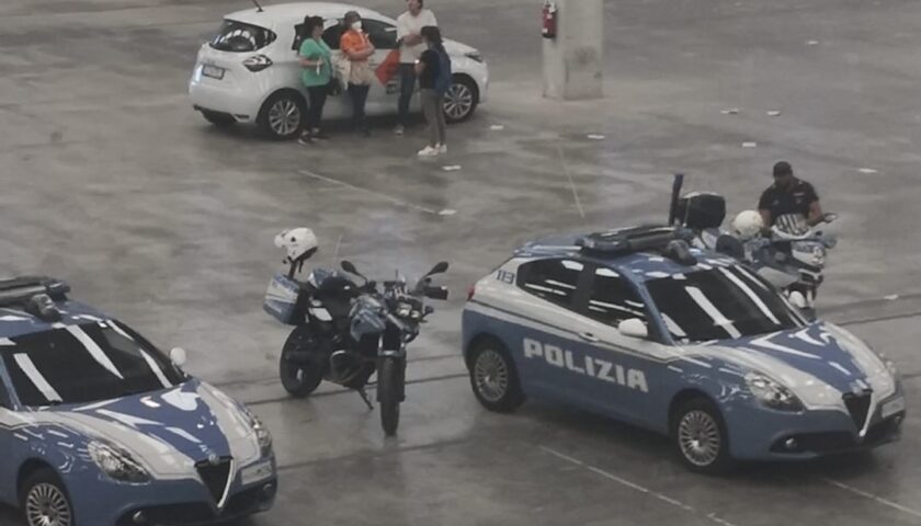 Assunzione interinali a Salerno Pulita, caos tra i lavoratori: interviene la Polizia