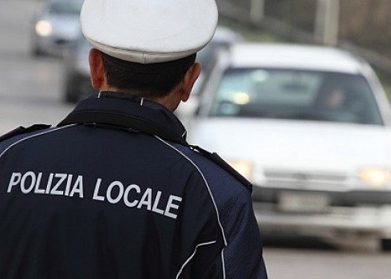 Eboli, “centro anziani come una balera”: responsabili convocati dalla polizia locale