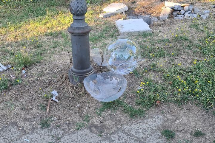 Lampioni distrutti nel Parco Urbano: il Comune di San Marzano sul Sarno in prima linea contro i vandali