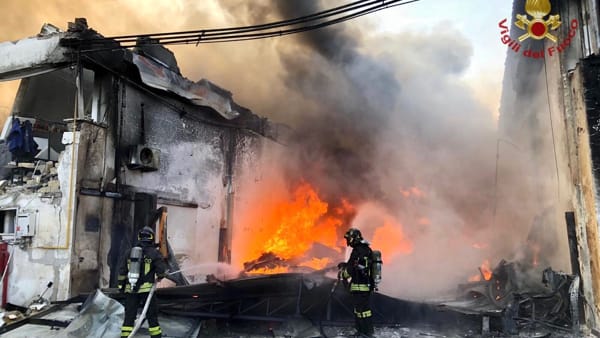 Paura nel pomeriggio per un incendio a Cioffi di Eboli