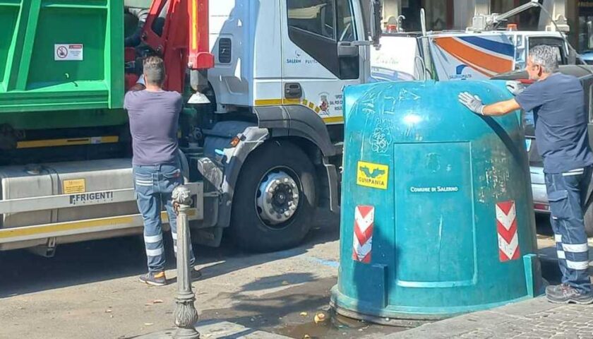 Salerno, rimozione campane per il vetro. Il sindaco: stanno scomparendo le microdiscariche