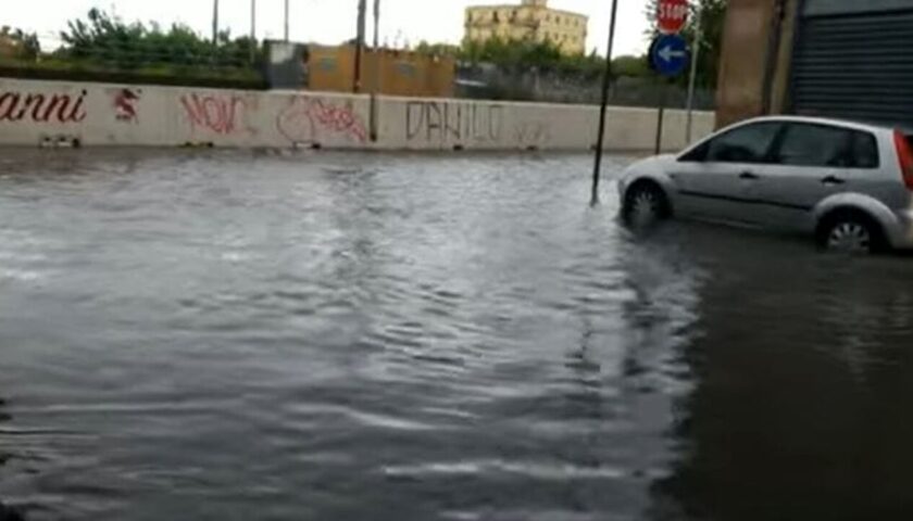 Temporale su Salerno, allagata zona industriale. Disagi a Pontecagnano, acqua nell’ufficio postale di via Sanzio