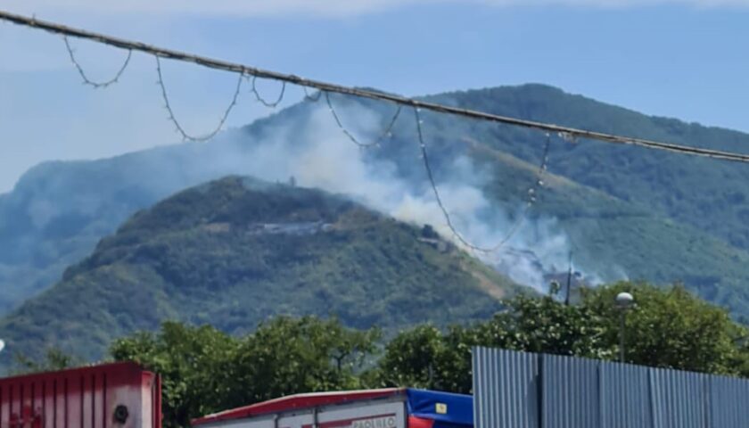 A Corbara in corso incendio per la strada verso il Valico