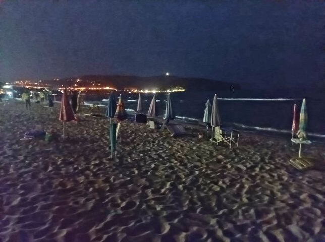 A Palinuro liberato un chilometro di spiaggia con il sequestro di 150 attrezzature abusive