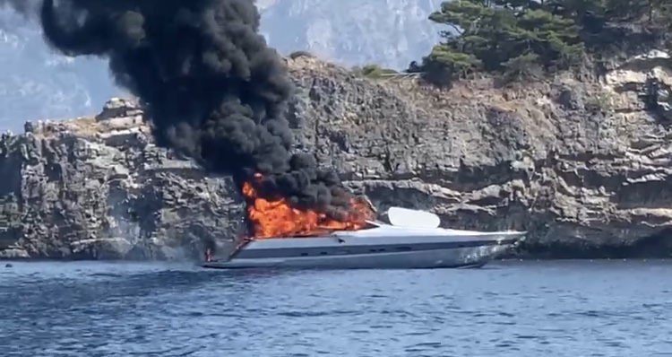 Recuperata imbarcazione affondata a Li Galli a Positano