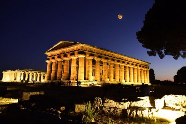 A Paestum mercoledì notte bianca tra i Templi