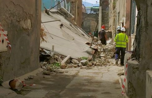 Crolla una casa a San Valentino Torio, tanta paura e nessun ferito