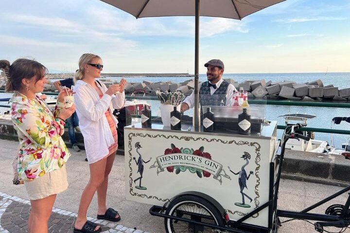 SALERNO, IL NUOVO “STREET COCKTAIL” DA GUSTARE AL CUCCHIAIO FA IMPAZZIRE LA COSTIERA AMALFITANA