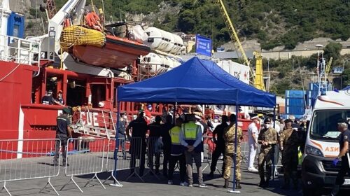 Migrante di 16 anni muore in ospedale dopo lo sbarco a Salerno
