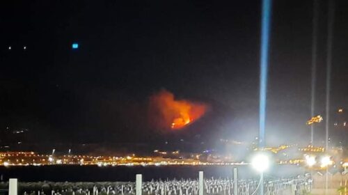 Salerno, notte di fiamme e paura al viadotto Olivieri