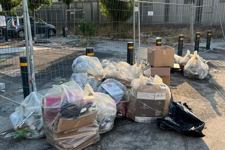 Ancora rifiuti in via Ligea a Salerno