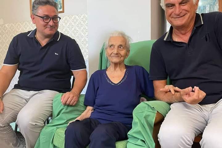 Sarno, nonna Antonia festeggia il secolo di vita