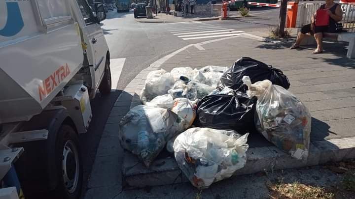 Errato conferimento rifiuti a Salerno, individuati i trasgressori: arrivano altre multe