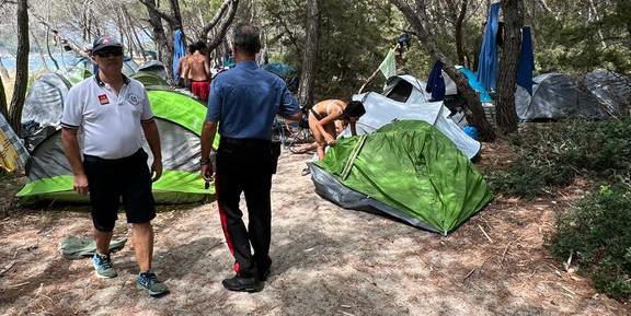 Camerota e Palinuro, sgomberata tendopoli abusiva con 200 persone